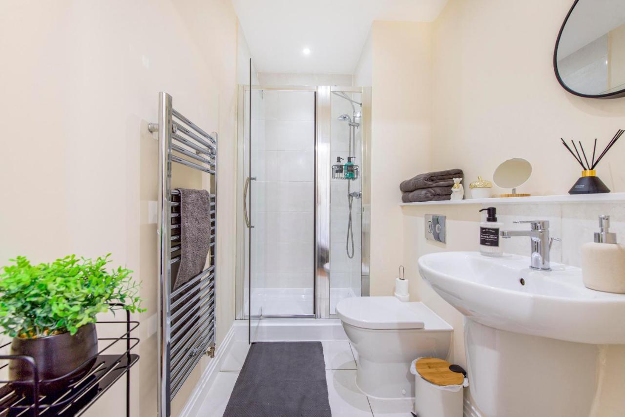 Prime Luxury, Heathrow, Freeparking, Wifi, Netflix Apartment Yiewsley Luaran gambar